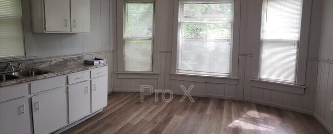 Foto del edificio - 702 W 6th St