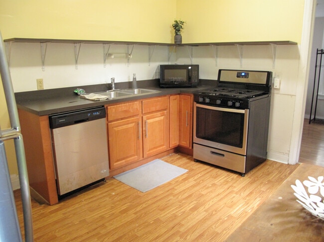 Building Photo - 308 Eddy St