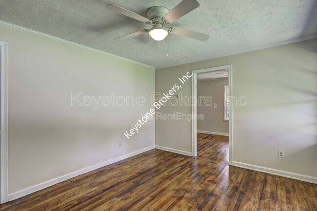 Foto del edificio - 3378 Pio Nono Cir