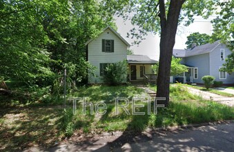 Building Photo - 702 Avon St