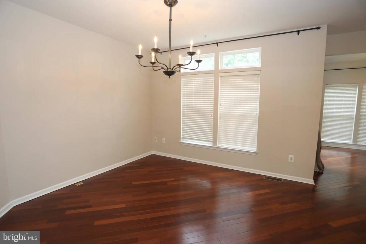 Primary Photo - 1613 Highbridge Ct