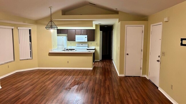 Foto del edificio - Spacious 3 bedroom condo, perfectly located near shopping & attractions!