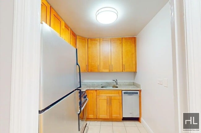 Building Photo - 1 bedroom 1 bathroom with washer and dryer West 97th Street