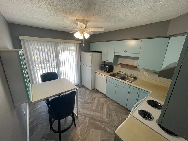 Kitchen - 4006 55th St