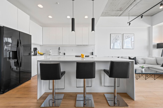 Building Photo - 350 N Main St