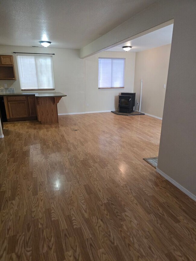 Foto del edificio - 3 bed 2 bath Home for Rent in Grants Pass