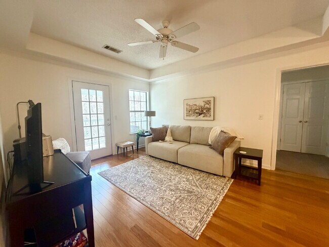 Building Photo - Furnished Two Bedroom Condo in The Reserve at Woodbridge.