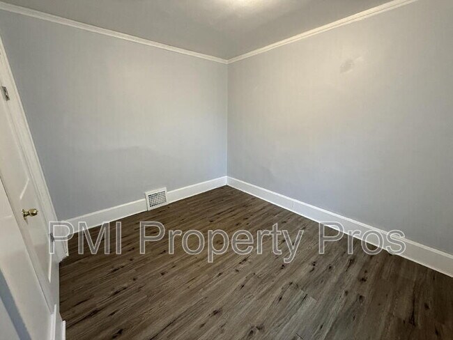 Foto del edificio - 2853 N Booth St