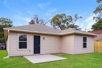 Building Photo - 17239 Glen Oaks Dr