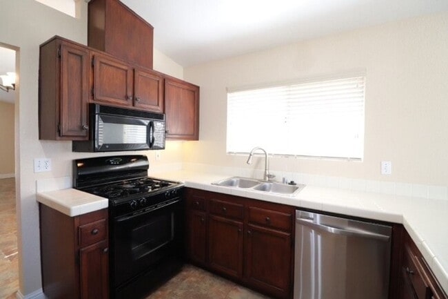 Building Photo - Great Three Bedroom Home