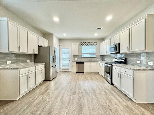 Building Photo - 1701 Logan Dr
