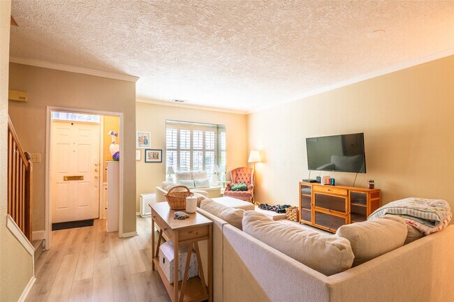 Foto del edificio - 3729 Wakeforest St