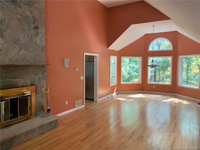 Building Photo - 380 Huckleberry Hill Rd