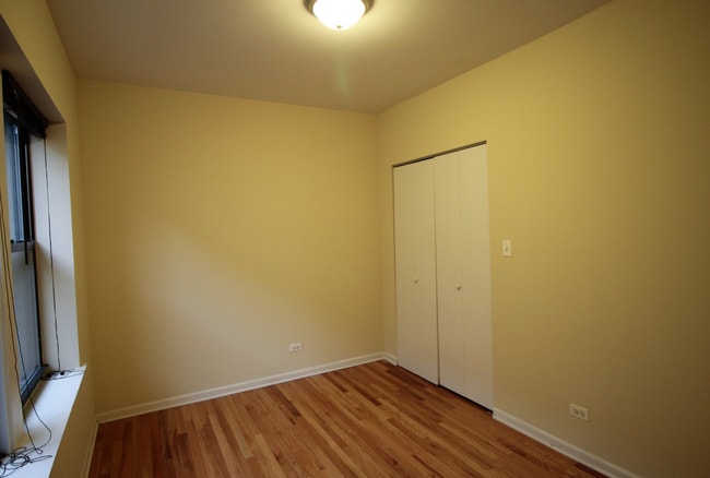 Building Photo - 2807 W Lawrence Ave