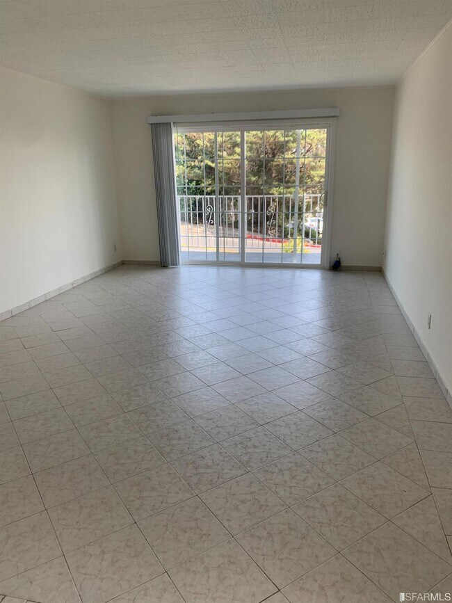 Foto del edificio - 3590 Crestmoor Dr