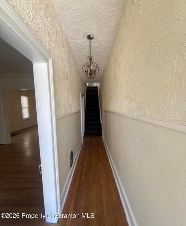 Foto del edificio - 1351 Capouse Ave