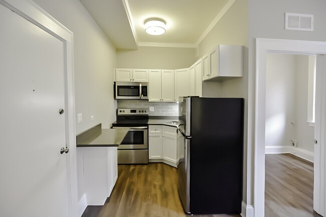 Building Photo - 817 W Lakeside Pl