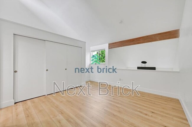 Building Photo - 3414 108th Pl NE