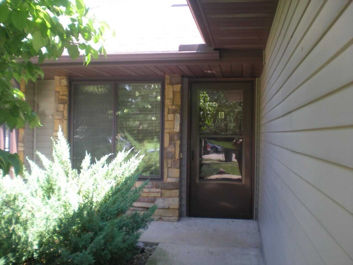 1110 Grandview Ave, Tomah, WI 54660 Townhome Rentals in Tomah WI