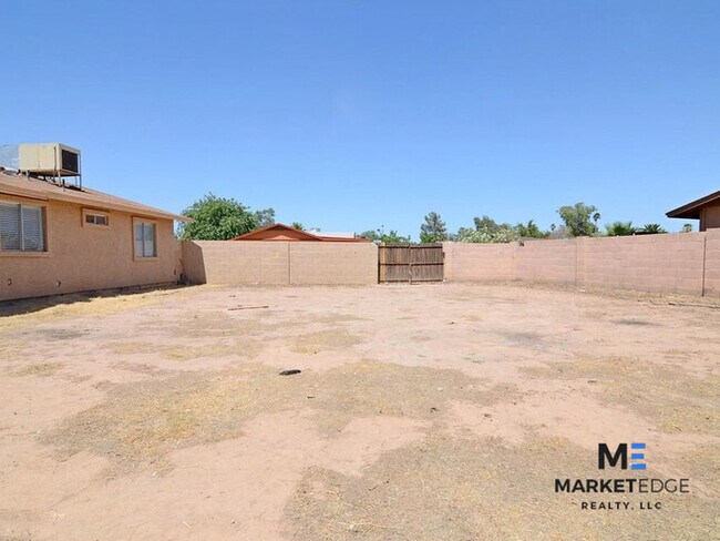 Building Photo - 3Bed/2Bath at 75th/Thomas! $1100 MOVE-IN S...
