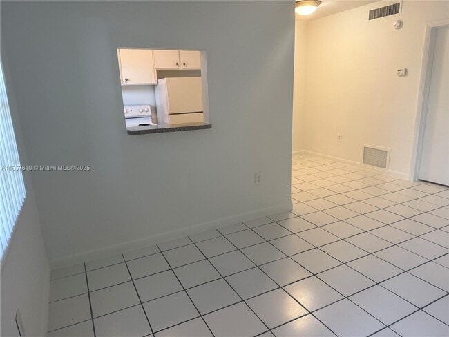 Building Photo - 8370 SW 65th Ave