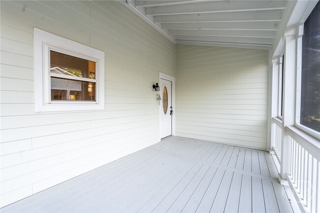Building Photo - 909 Miller Ave