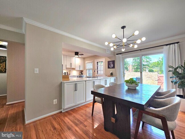 Foto del edificio - 5988 Queenston St