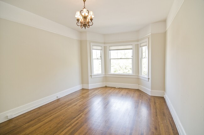 Building Photo - 2901 Scott St