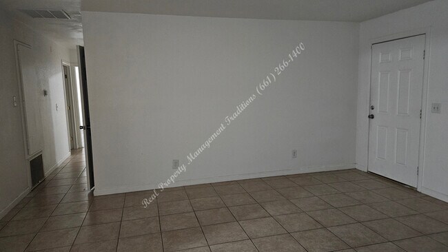 Foto del edificio - *** Please call us @ 661-266-1400 for information on availability, showings and applications proc...