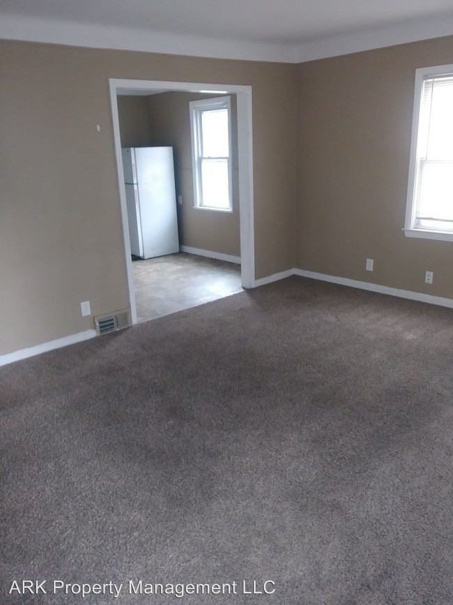 Building Photo - 3 br, 1 bath House - 21043 Sunset Avenue