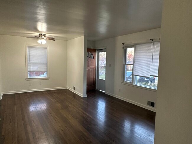 Building Photo - 610 Kent Dr