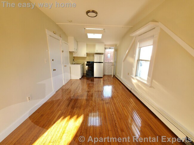 Building Photo - 67 Putnam St