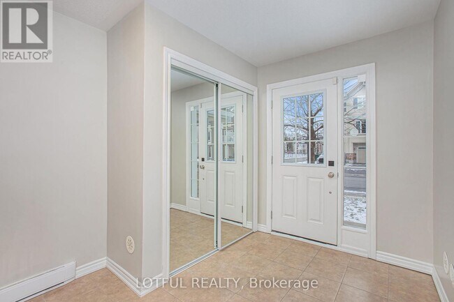 Building Photo - 125 Grenadine St