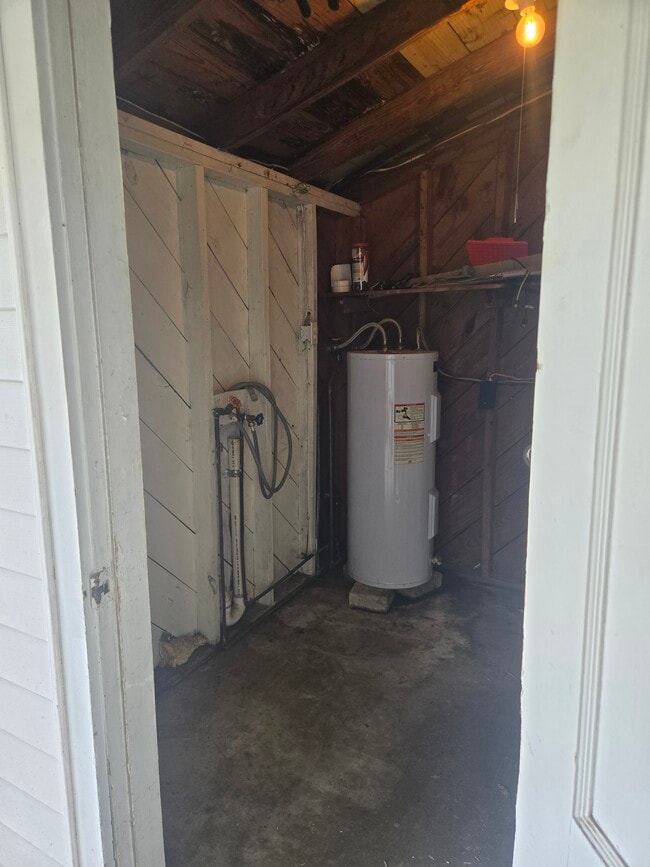 Laundry room - 5621 2nd Ave N