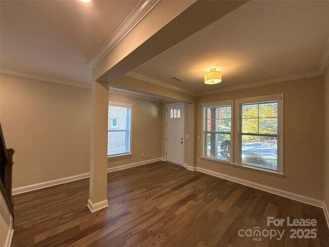 Foto del edificio - 707 Marion Dr