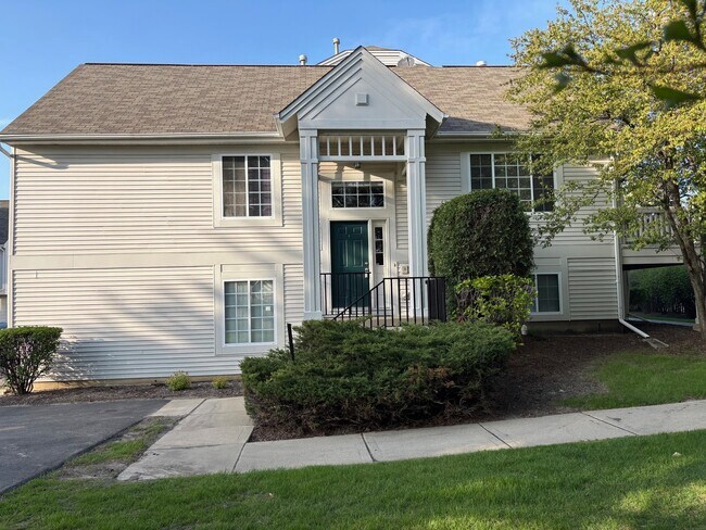 Foto del edificio - 2419 Oakfield Ct