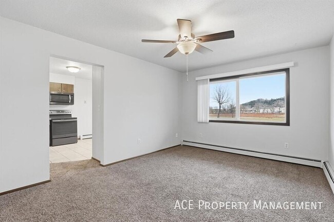 Building Photo - 733 Dakota Dr