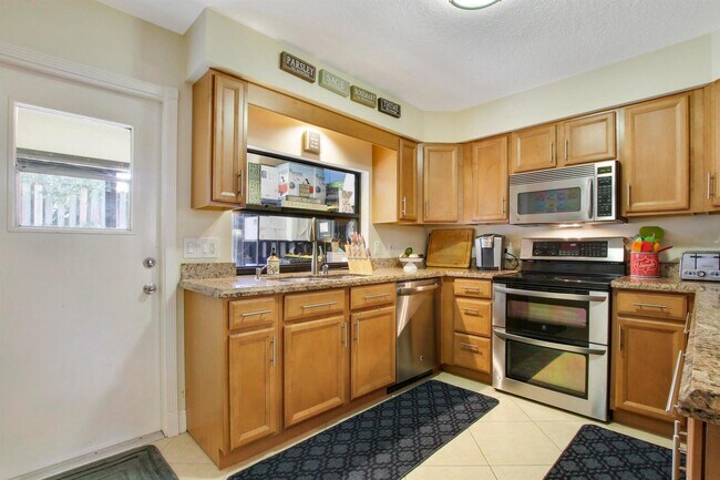 Foto del edificio - 2046 Cove Ln