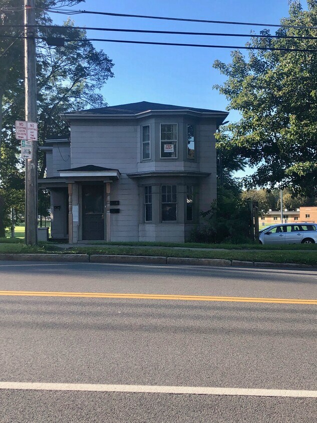 Primary Photo - 166 W Bridge St
