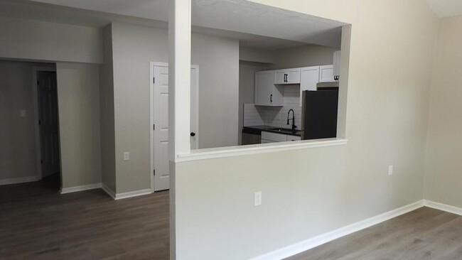 Building Photo - 5932 Elmwood Ave