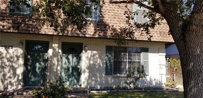 Building Photo - 5022 Meandering Ln