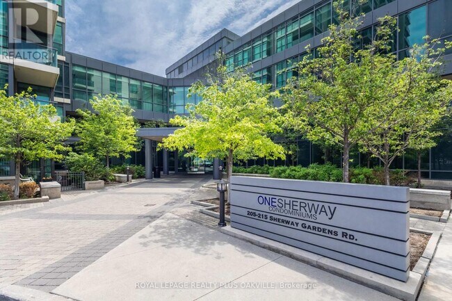 Photo du bâtiment - 215-2215 Sherway Gardens Rd