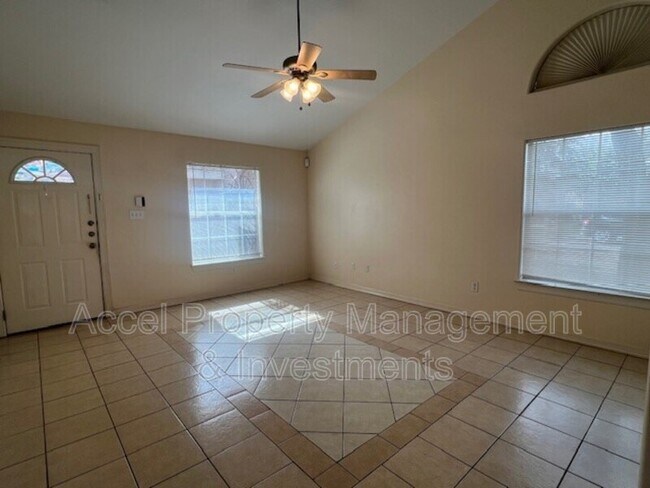 Building Photo - 1902 Bahamas Dr