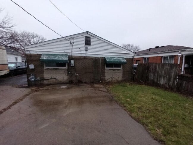 Foto del edificio - Cozy 2 bedroom 1 bathroom brick ranch