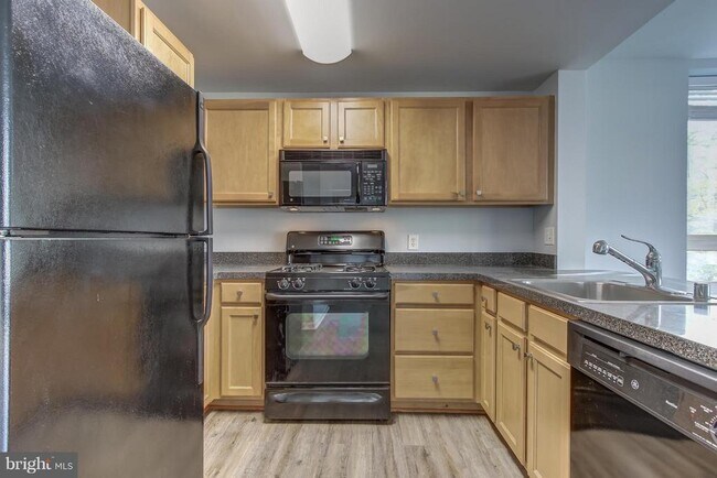 Building Photo - 350 G St SW