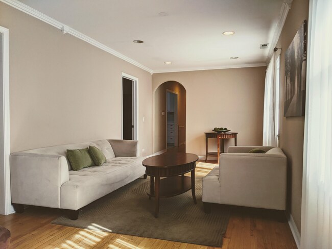 Foto del edificio - 4447 N Melvina Ave