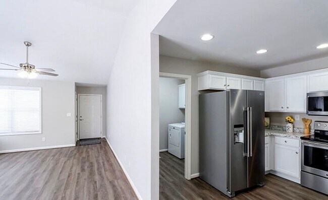 Foto del edificio - 2BR/2BA Patio Home for Rent w/Garage in Okolona!