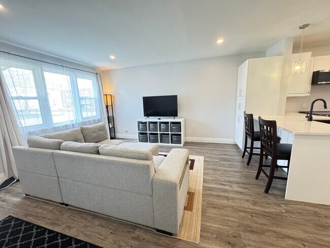 Photo du bâtiment - Main level-74 Peel St Barrie Ontario L4M 3L4