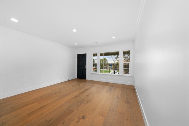 Foto del edificio - 5234 W Olympic Blvd