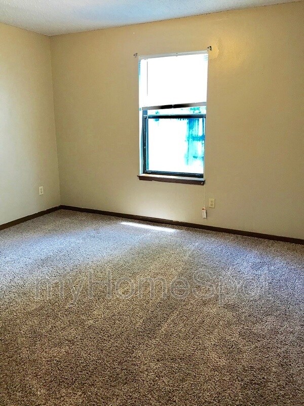 Foto del edificio - 10065 Hillview Dr